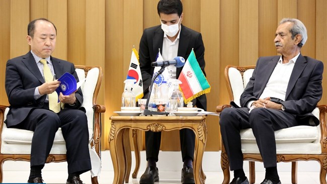 رئیس اتاق ایران در نشست با سفیر کره‌جنوبی مطرح کرد : کره‌جنوبی باید به دنبال راهکارهای جبرانی در قبال تبعیت از تحریم‌های ضدایرانی باشد